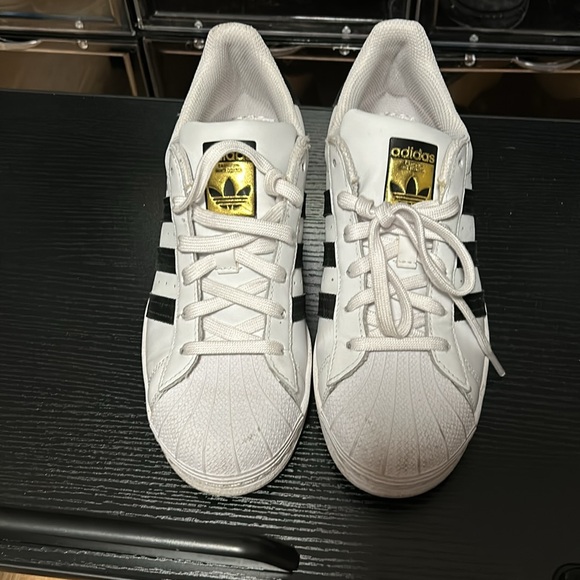 Adidas superstar US7.5 - Picture 2 of 5